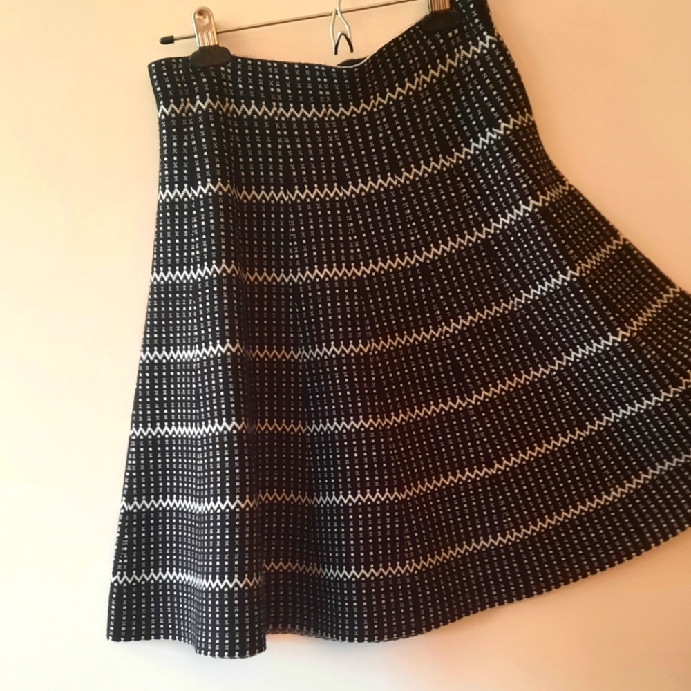 Vila Milano Black and White Poofy Knitted Skirt